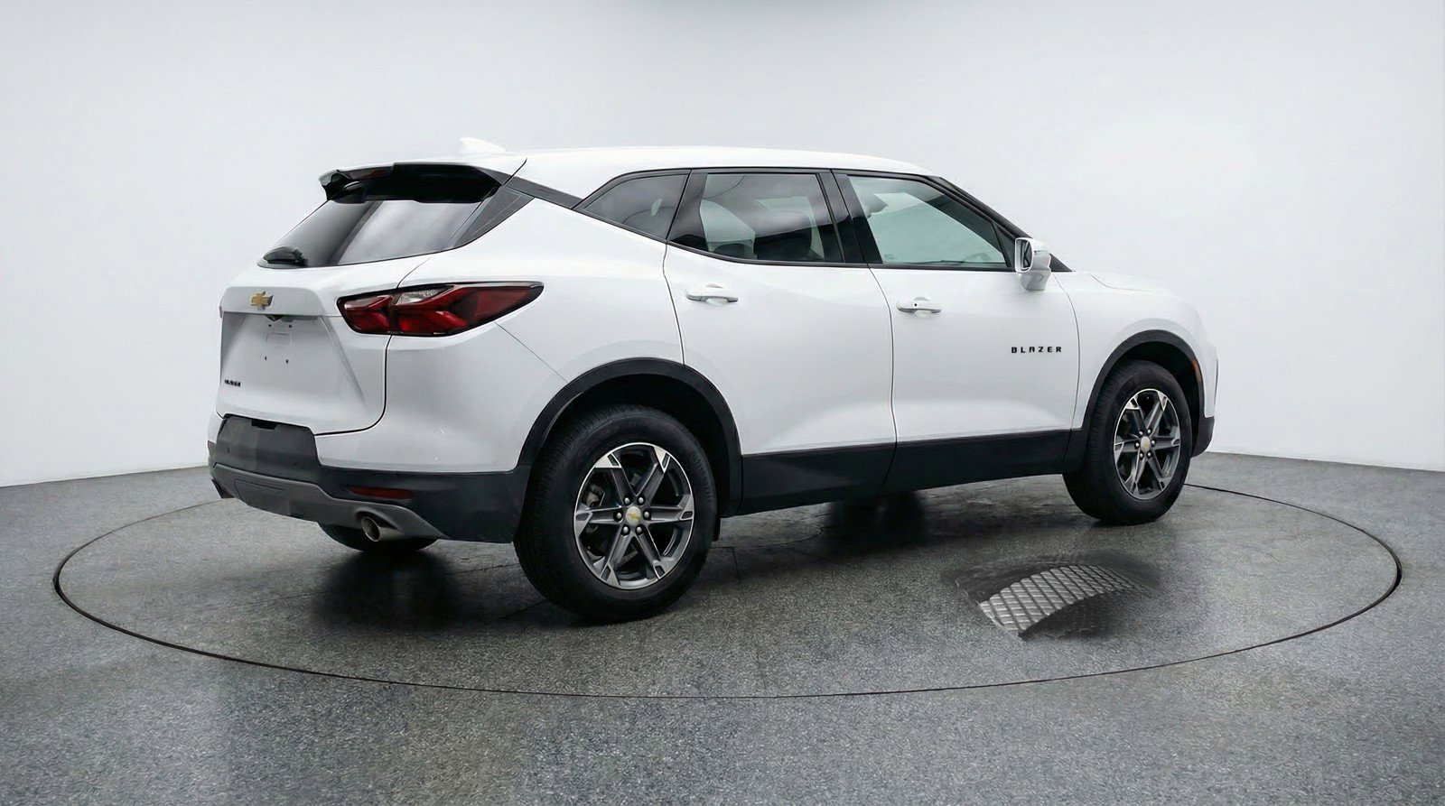 Used 2025 Chevrolet Blazer LT FWD image 9