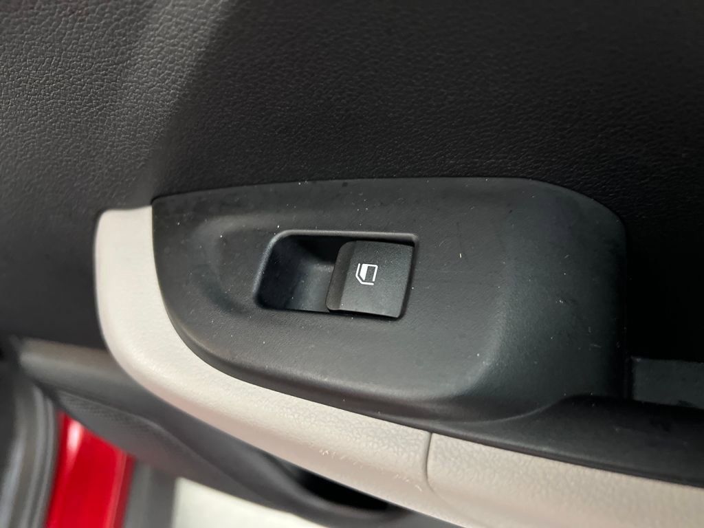 Used 2025 Hyundai Venue SEL image 20