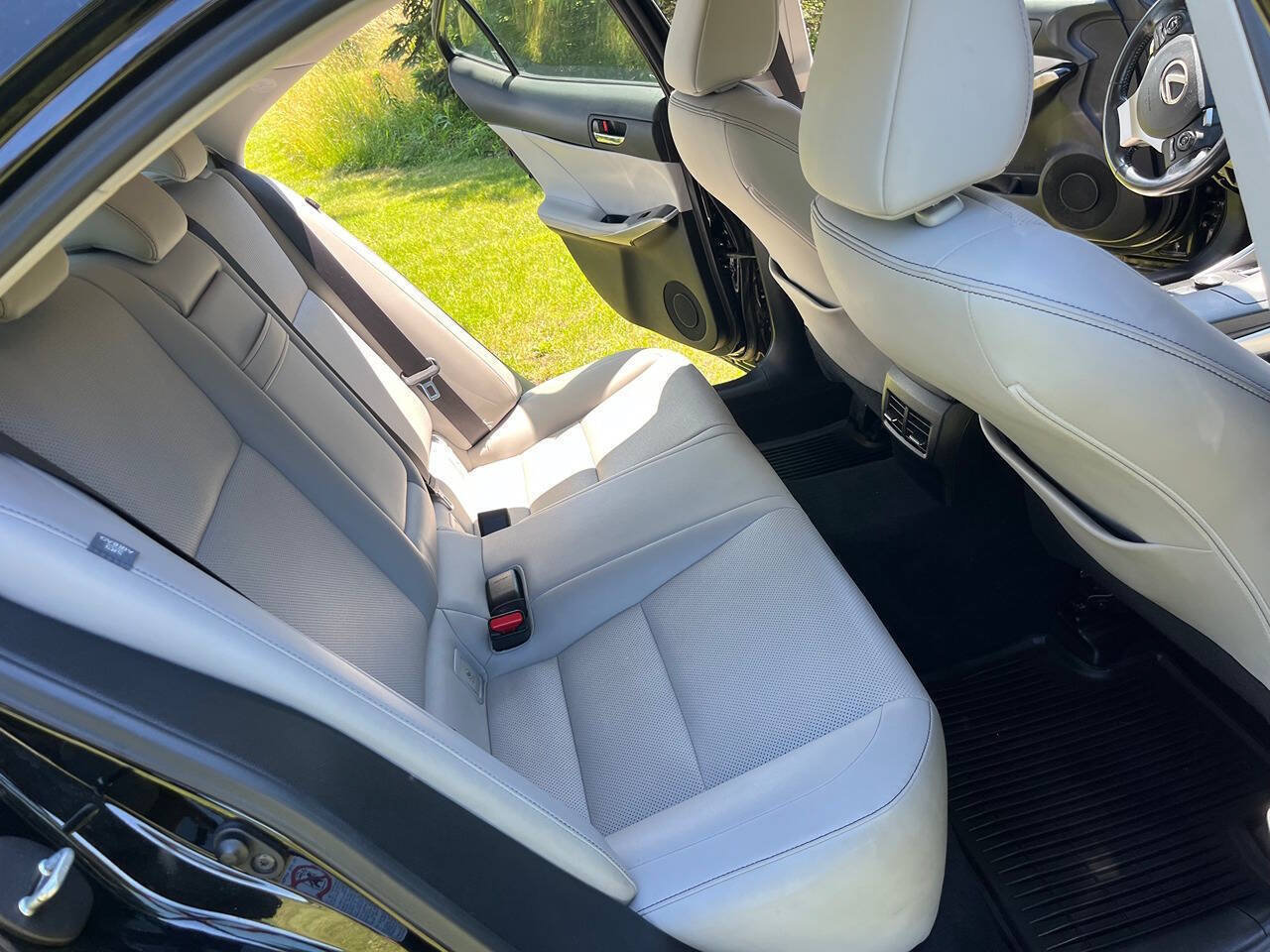 Used 2016 Lexus IS 300 AWD w/ Navigation System Package image 6