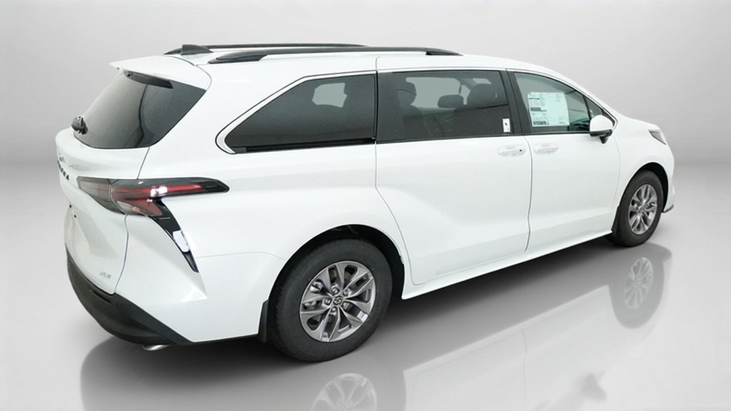 New 2026 Toyota Sienna XLE FWD image 12