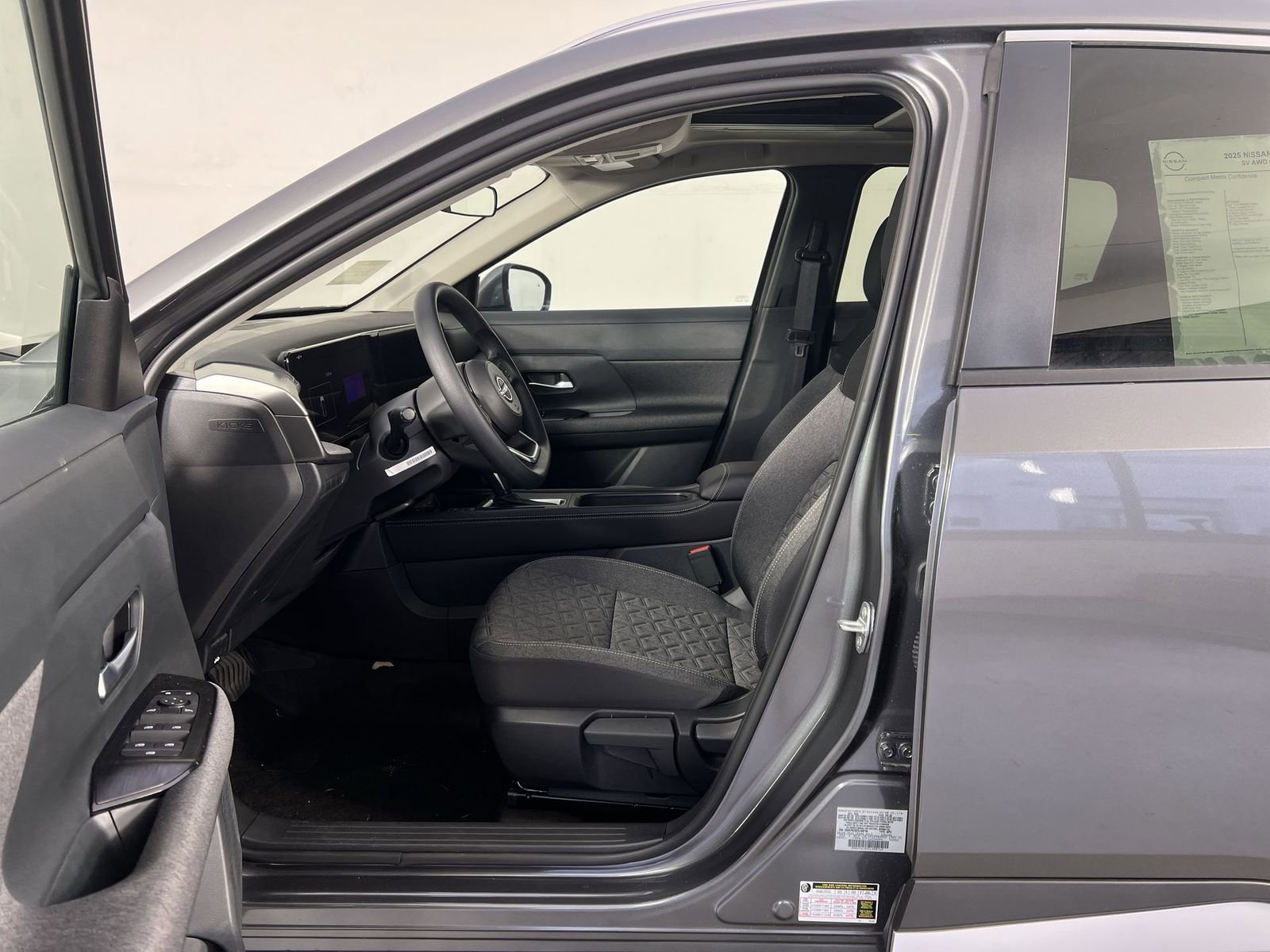 New 2025 Nissan Kicks SV w/ SV Premium Package image 4