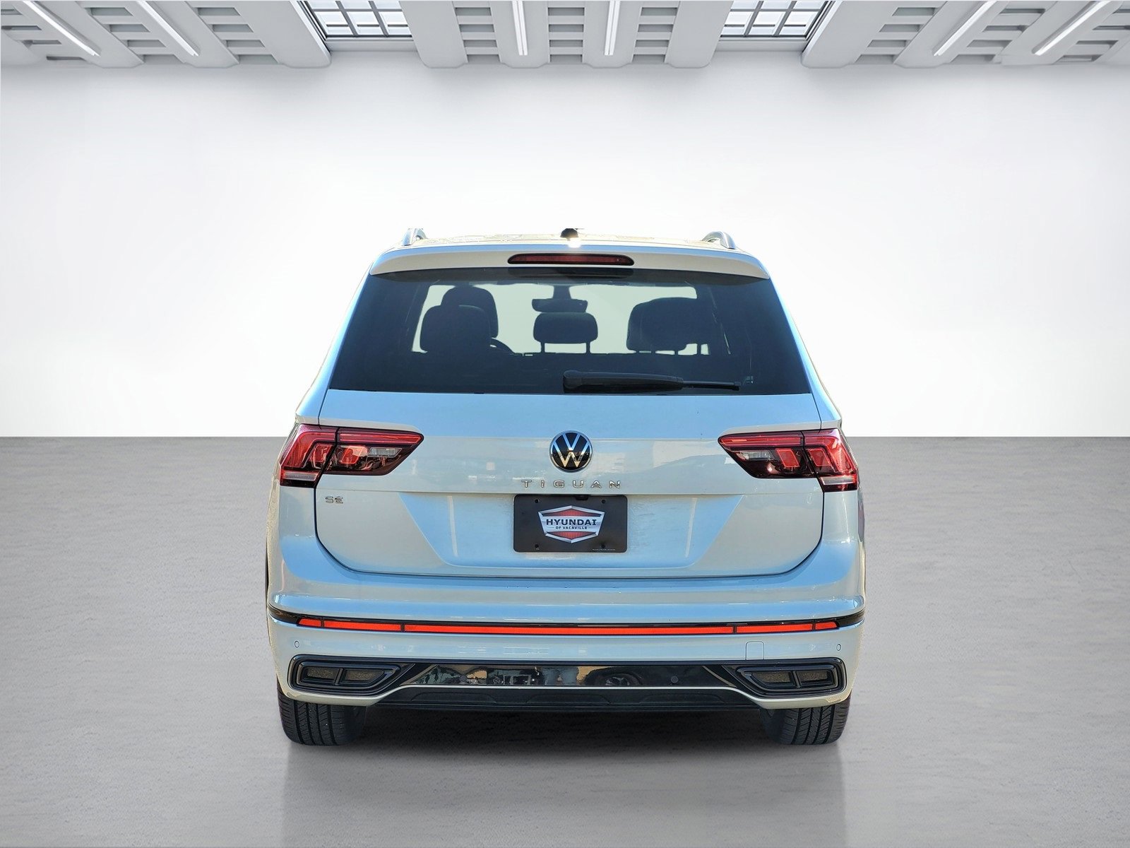Used 2022 Volkswagen Tiguan SE R-Line image 12