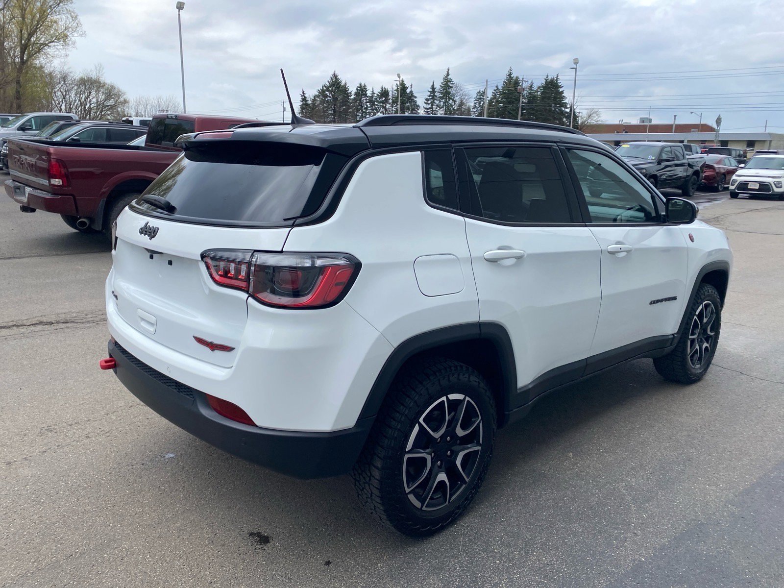 Used 2024 Jeep Compass Trailhawk image 5