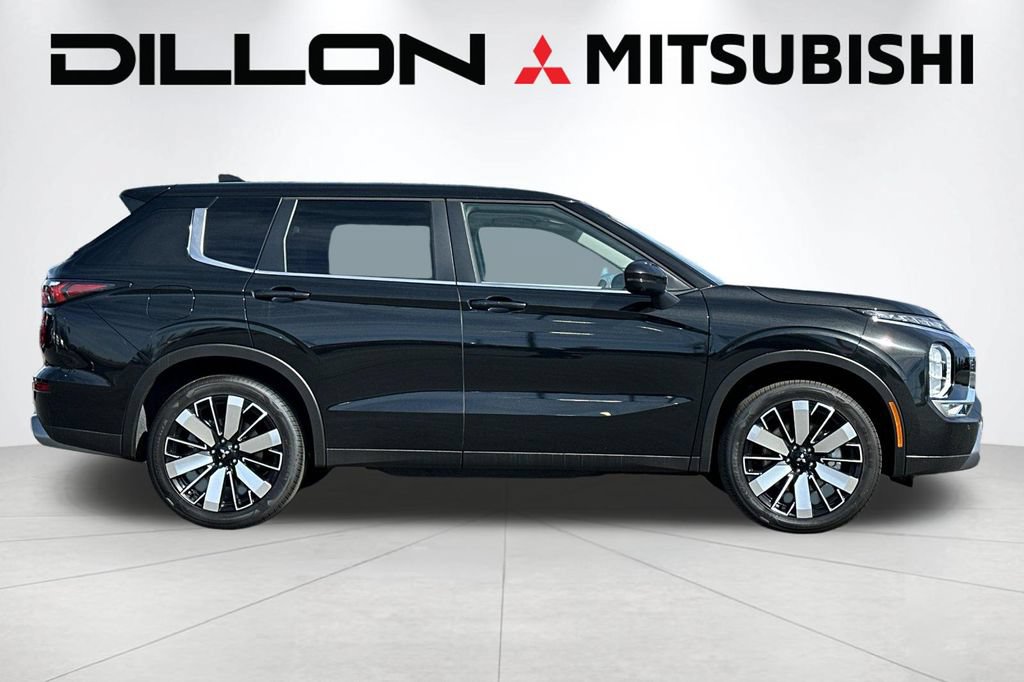 New 2026 Mitsubishi Outlander SE AWD/4WD image 3