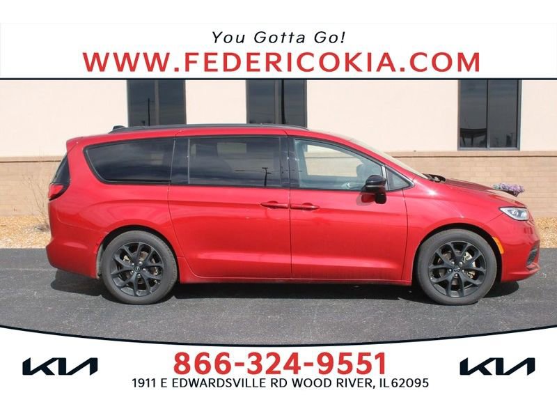 Used 2025 Chrysler Pacifica Limited