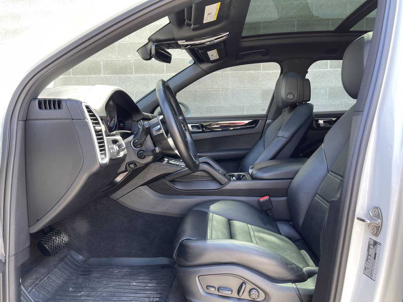 Used 2022 Porsche Cayenne AWD/4WD image 11