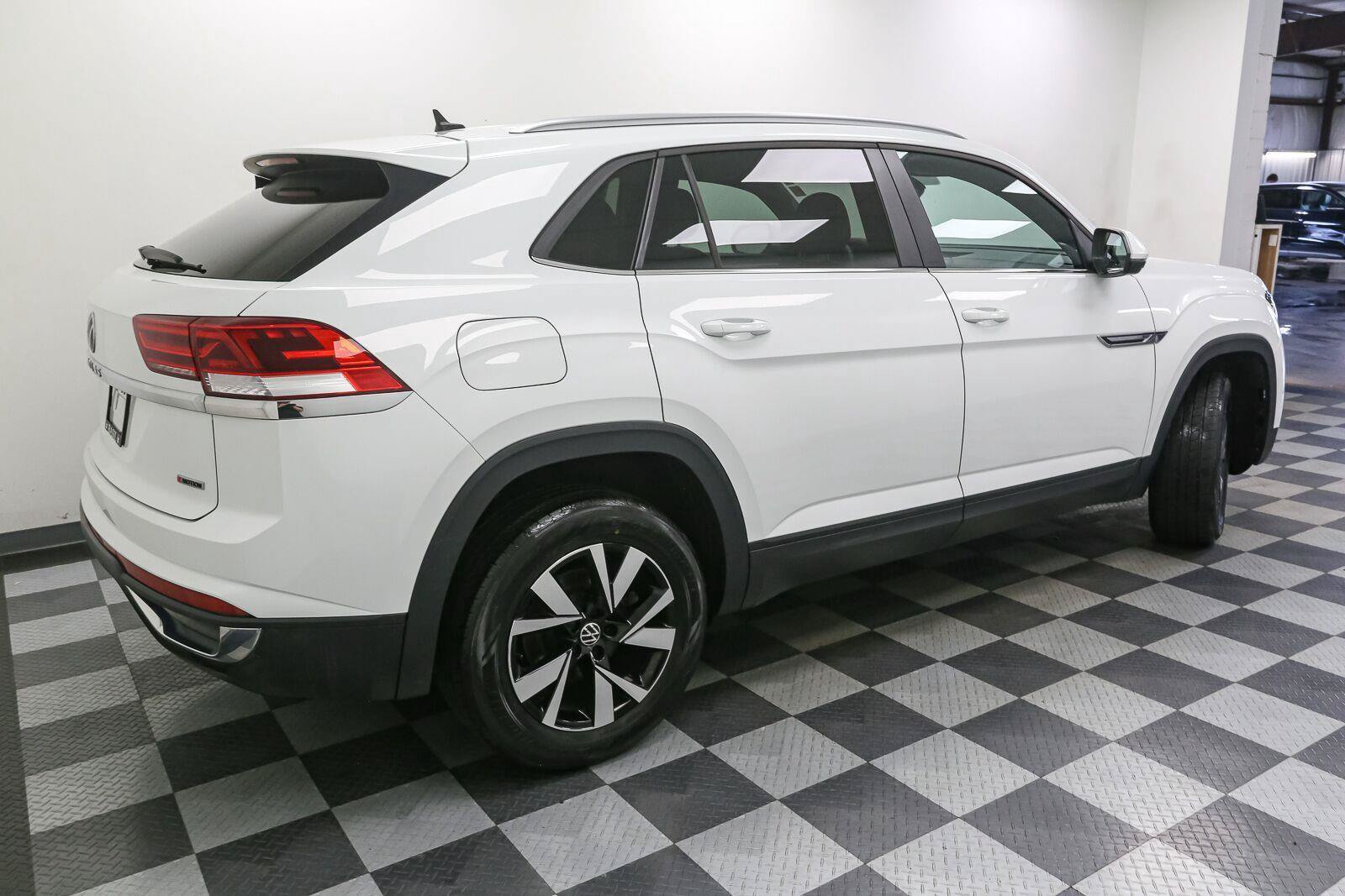 Certified 2022 Volkswagen Atlas Cross Sport SE AWD/4WD image 10