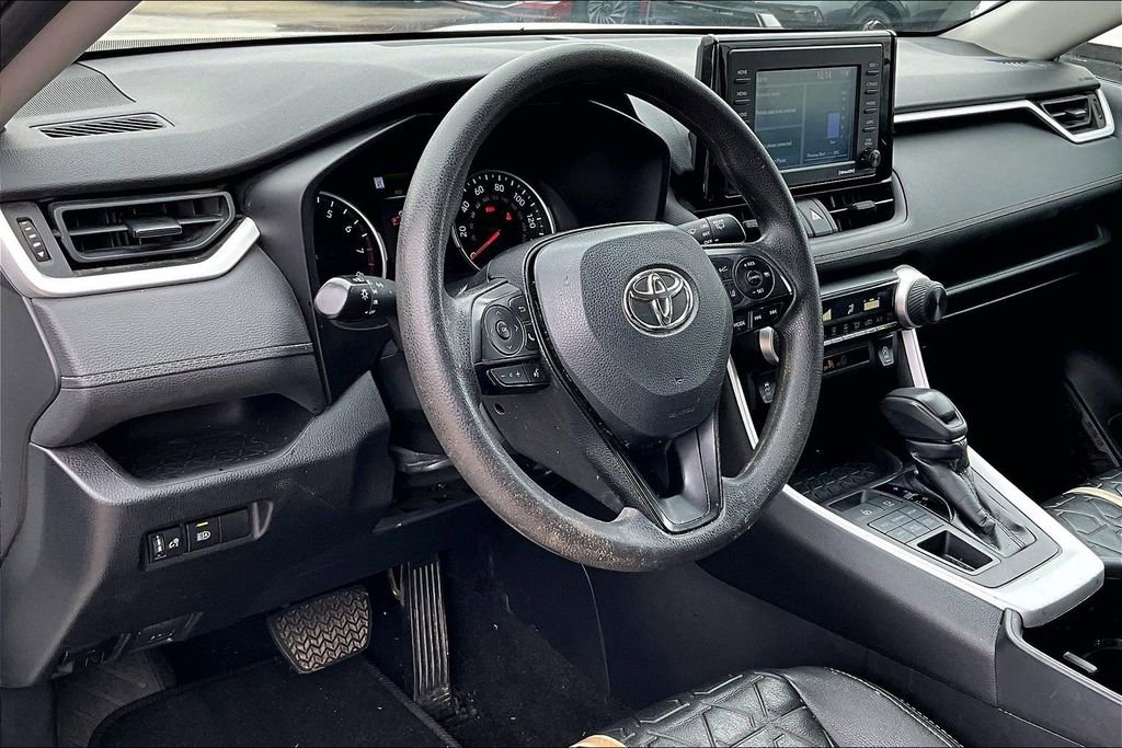 Used 2022 Toyota RAV4 LE image 16