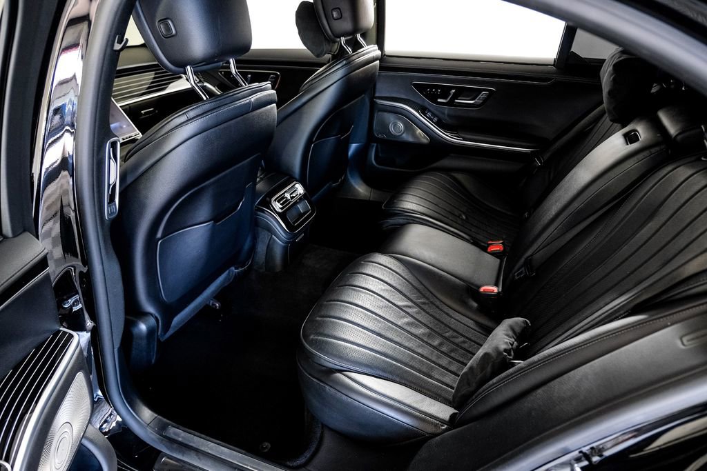 Used 2022 Mercedes-Benz S 580 4MATIC Sedan w/ AMG Line Package image 36