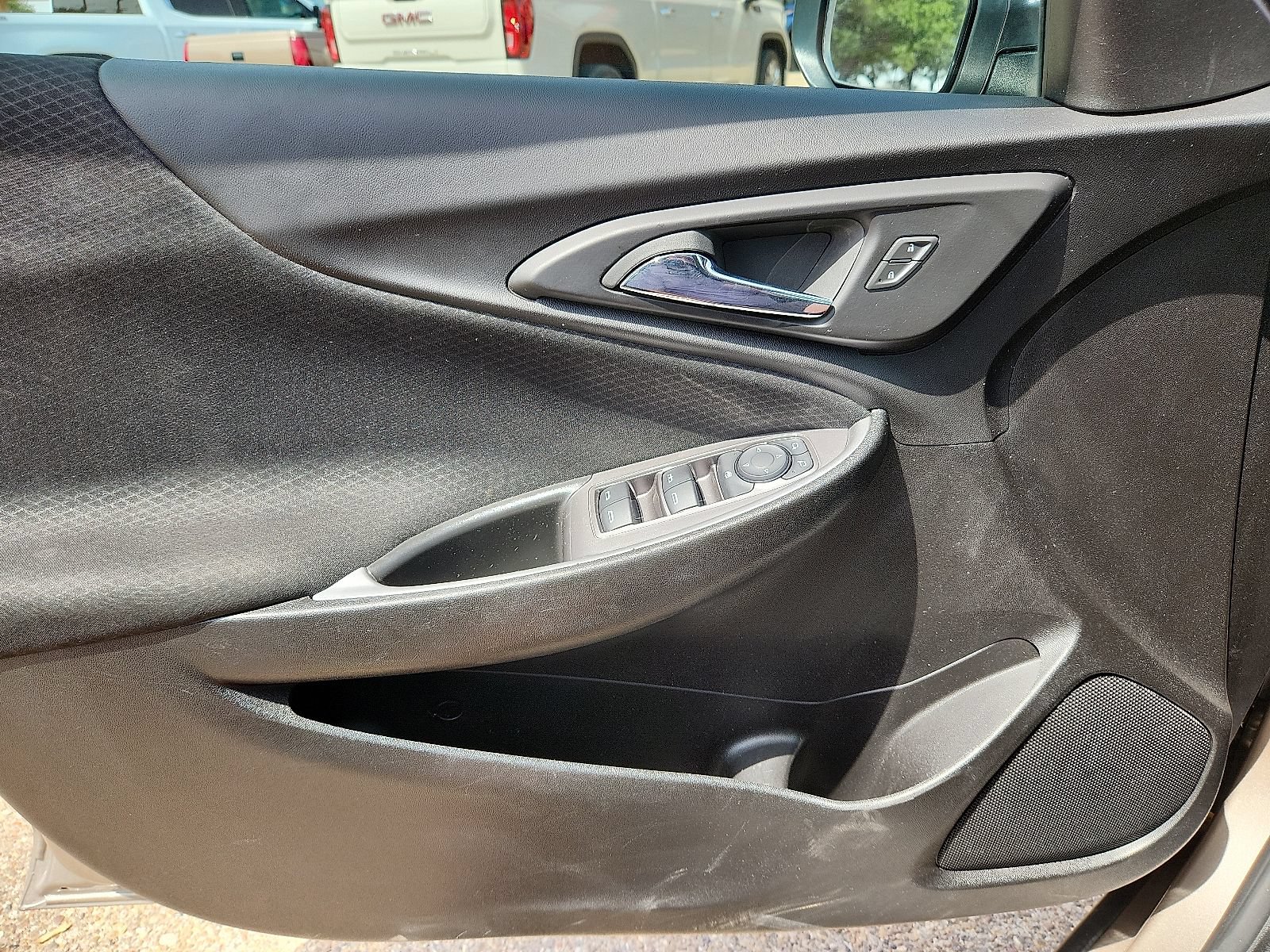 Used 2025 Chevrolet Malibu LT FWD image 14