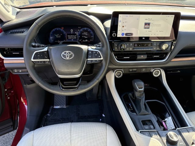 Used 2026 Toyota Grand Highlander AWD image 18