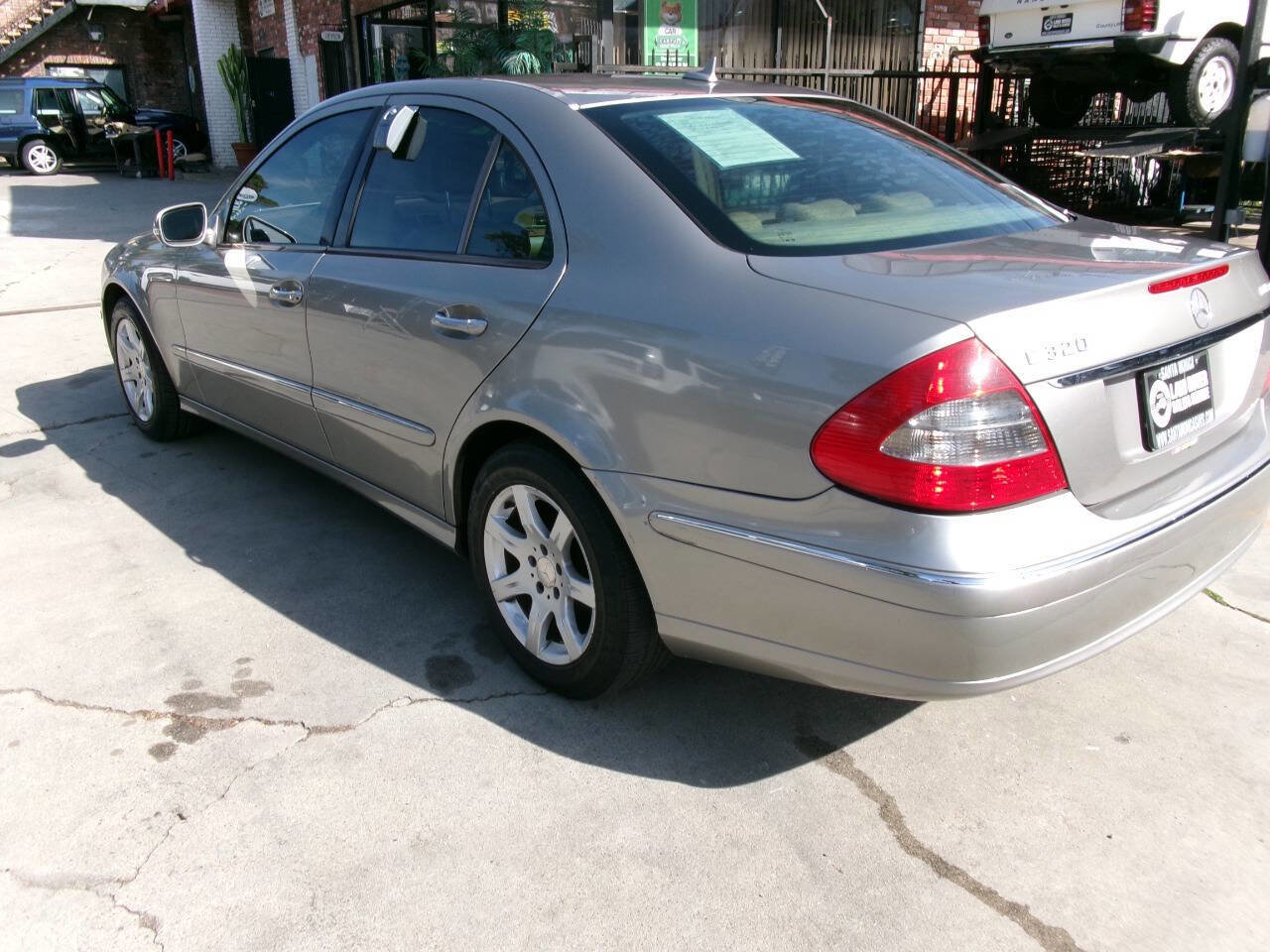Used 2008 Mercedes-Benz E 320 BlueTEC Sedan image 4