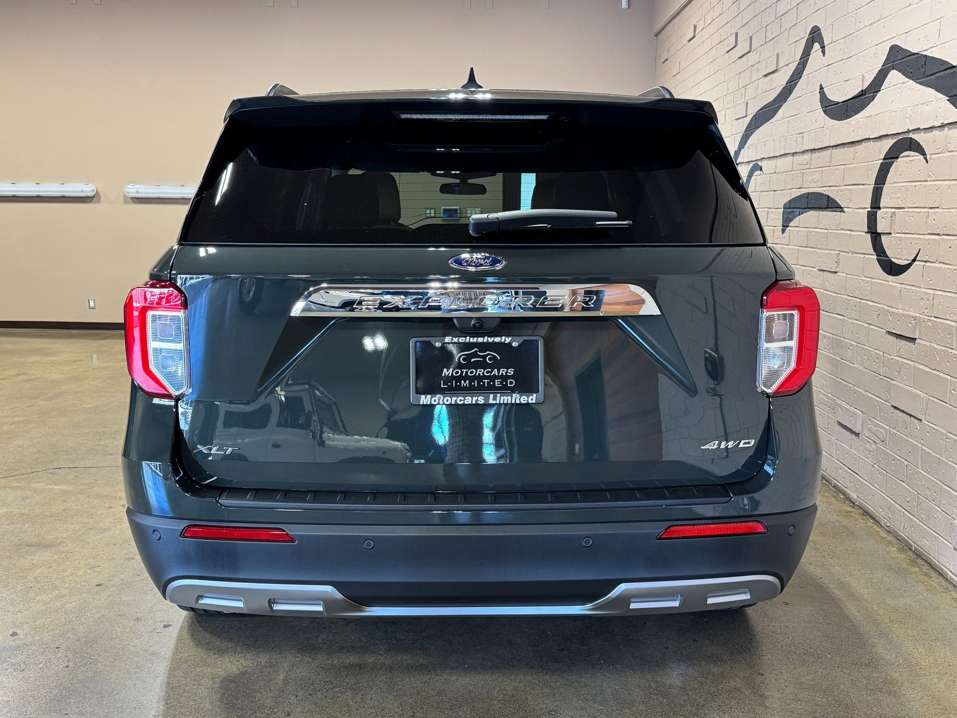 Used 2023 Ford Explorer XLT w/ Equipment Group 202A image 5