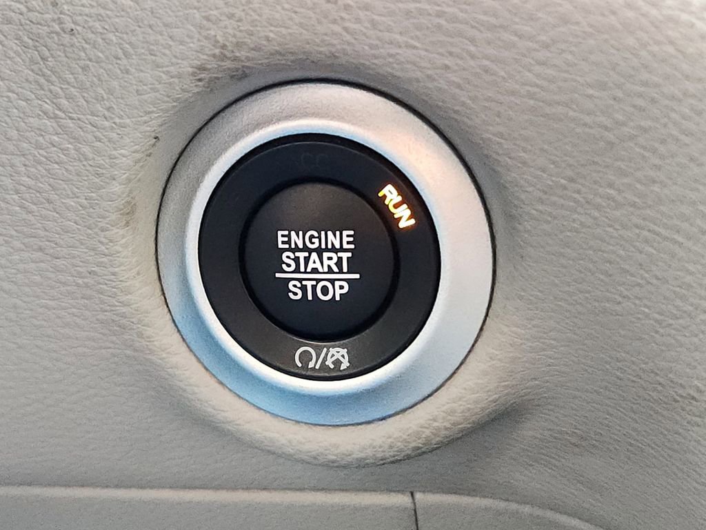 Used 2024 Chrysler Pacifica Select image 22