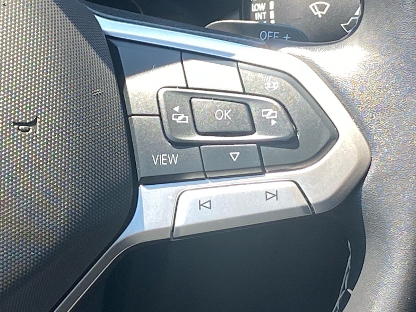 Certified 2024 Volkswagen Atlas SE FWD image 7