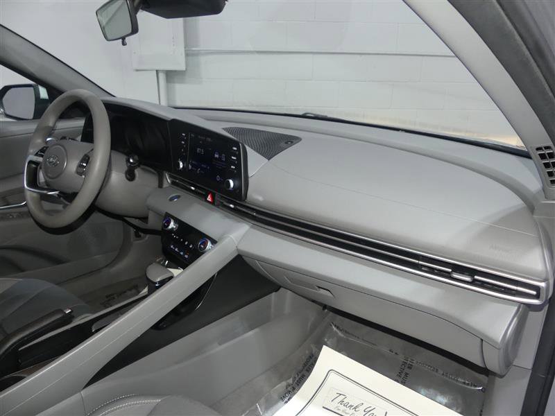 Used 2022 Hyundai Elantra SEL w/ Preferred Accessory Package image 23