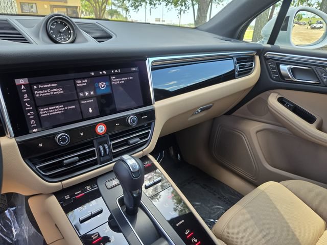 Used 2025 Porsche Macan Turbo AWD/4WD image 16