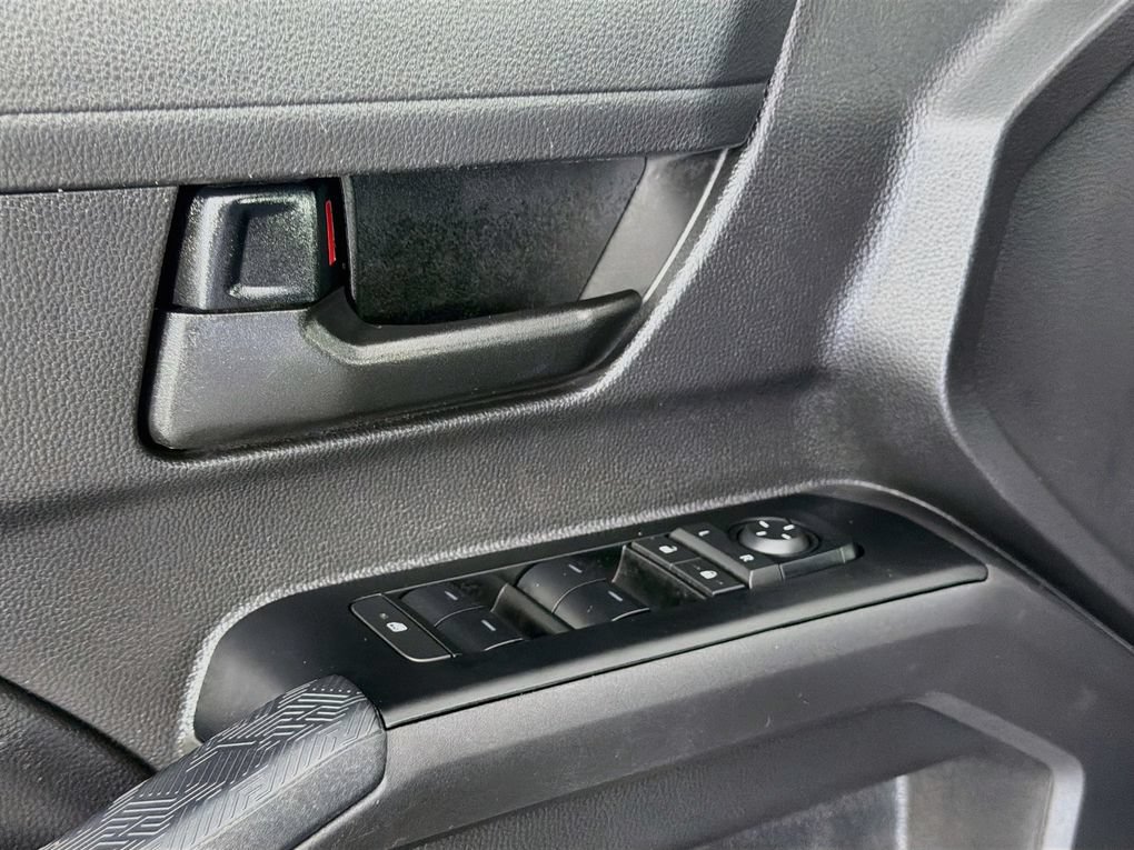 Used 2025 Toyota Tacoma SR5 AWD/4WD image 23