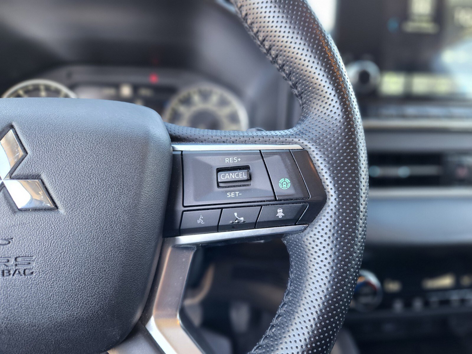 Used 2024 Mitsubishi Outlander SE image 29