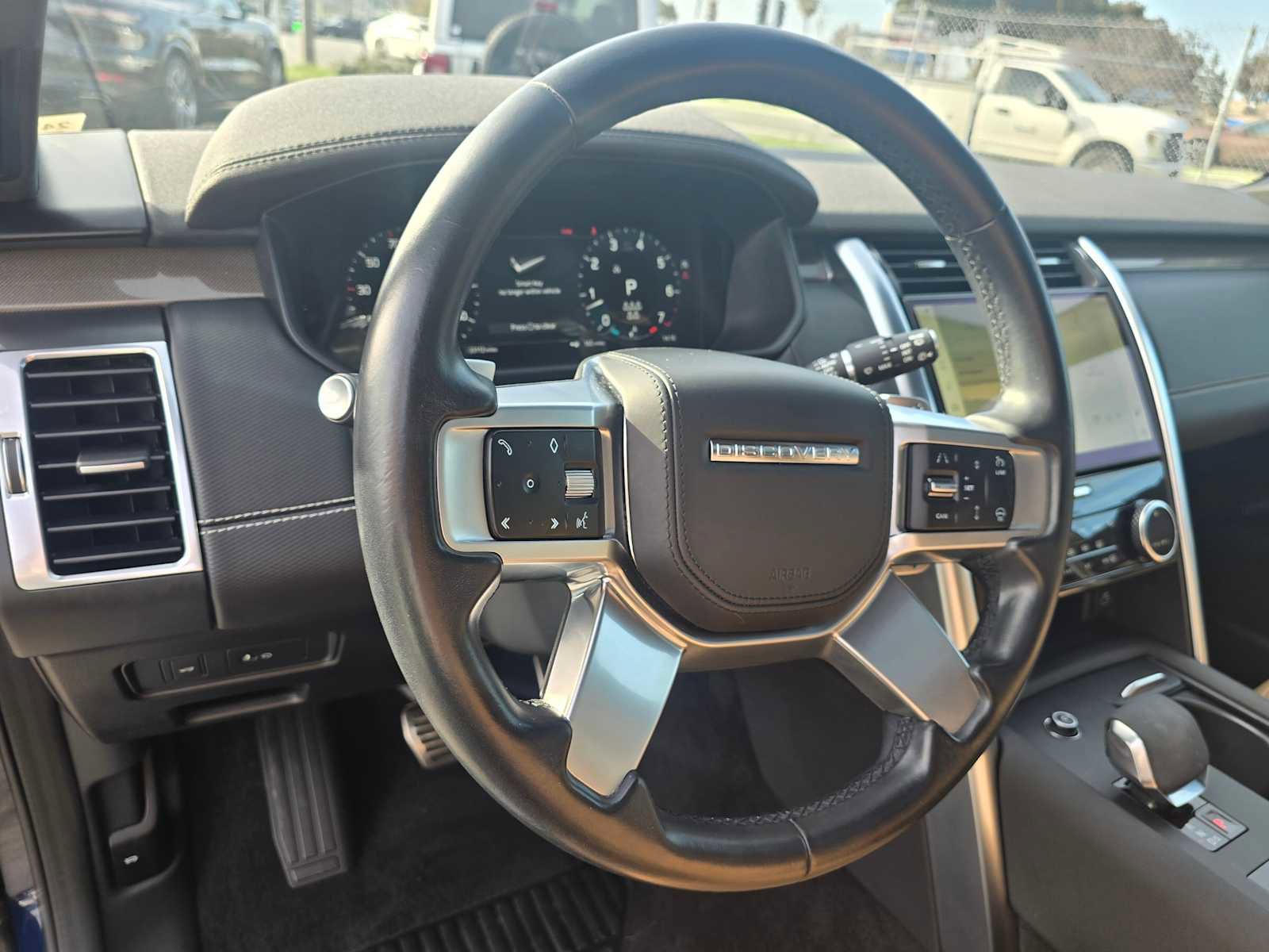 Used 2023 Land Rover Discovery Metropolitan Edition image 26