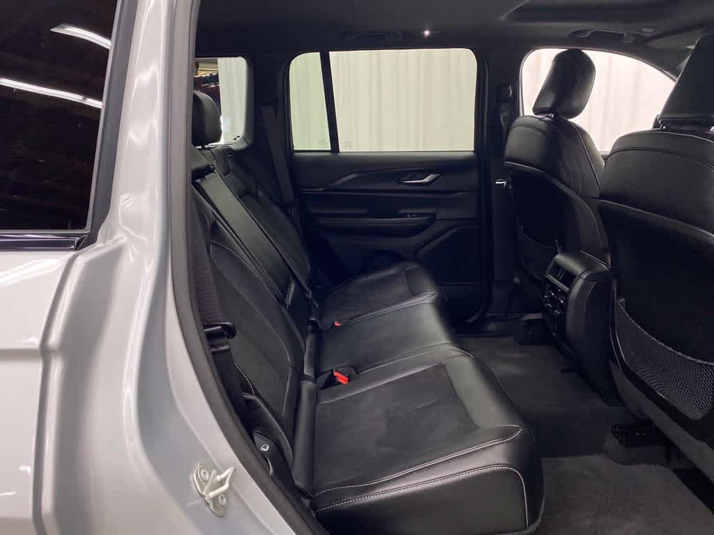 Used 2023 Jeep Grand Cherokee Altitude AWD/4WD image 18