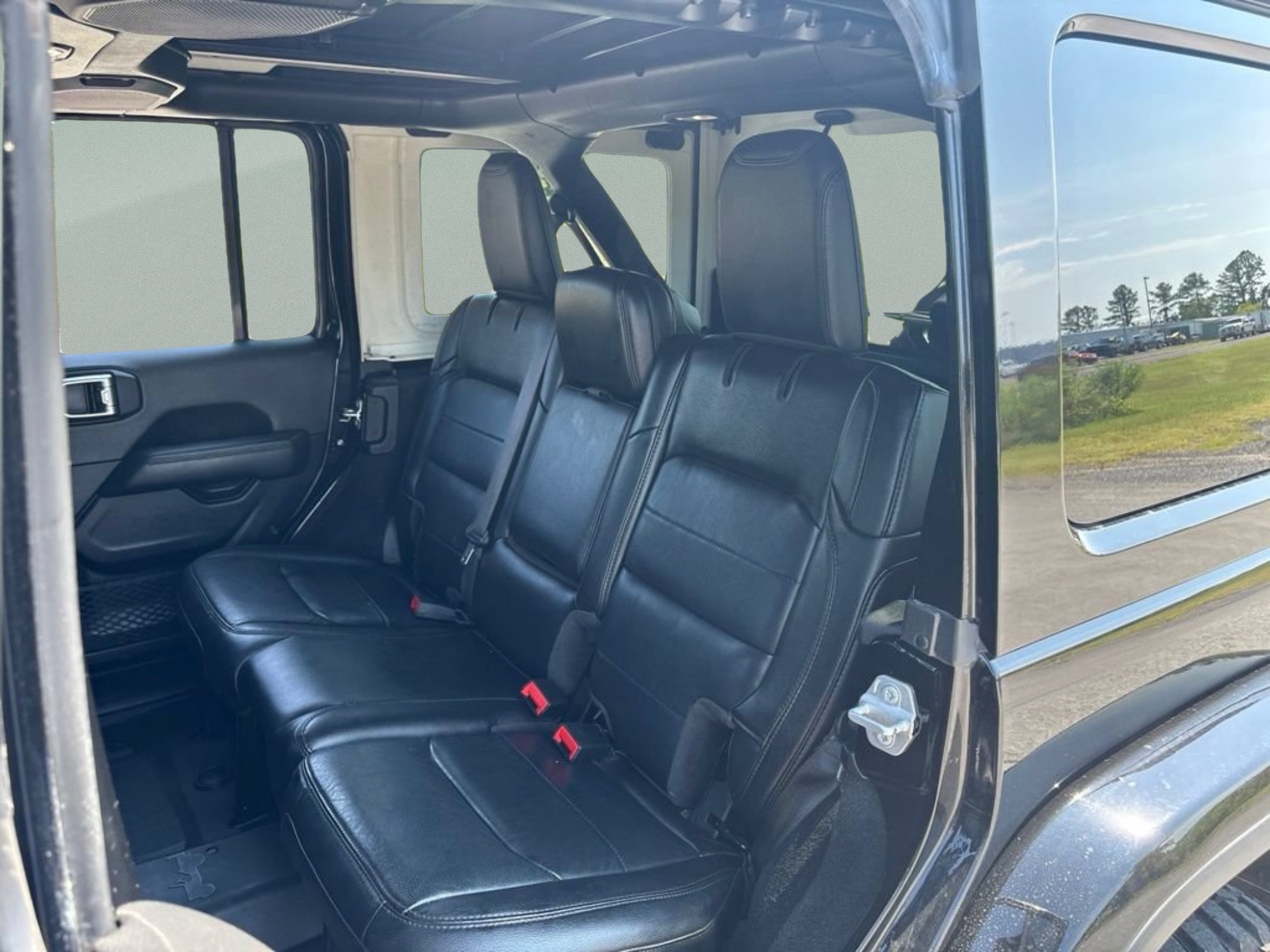 Used 2023 Jeep Wrangler Unlimited Sahara AWD/4WD image 20
