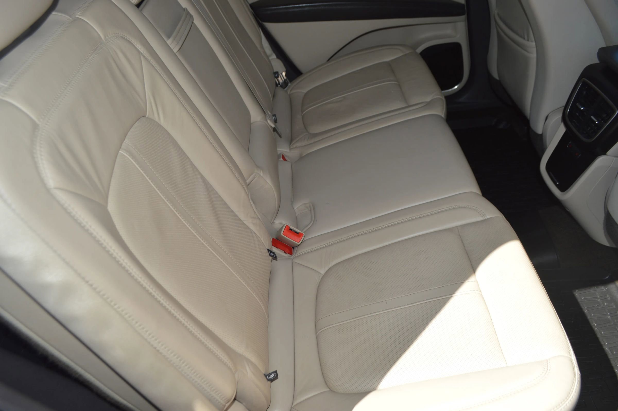 Used 2016 Lincoln MKX Reserve w/ Technology Package image 26