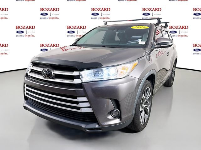 Used 2019 Toyota Highlander LE FWD image 4