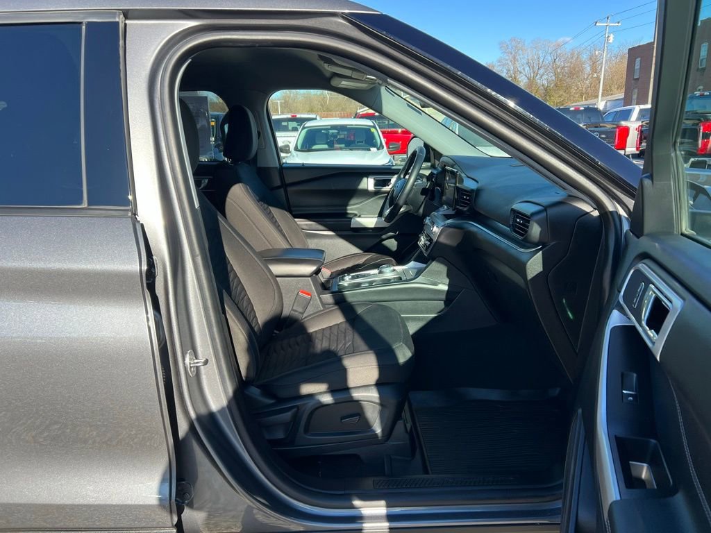 Used 2021 Ford Explorer XLT image 22