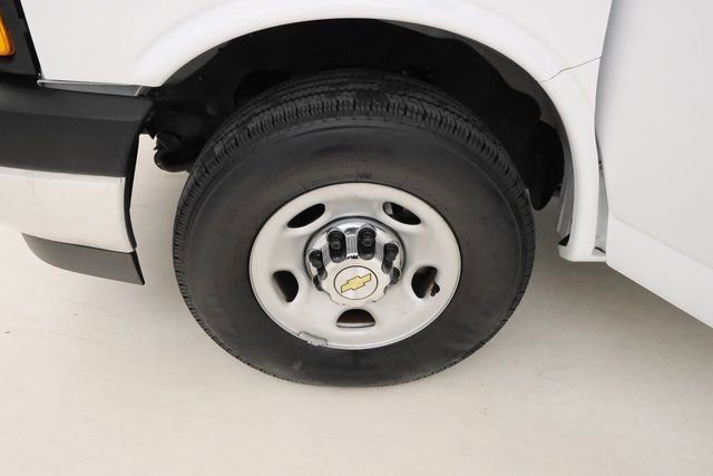 Used 2024 Chevrolet Express 3500 LT w/ LT Preferred Equipment Group RWD image 6