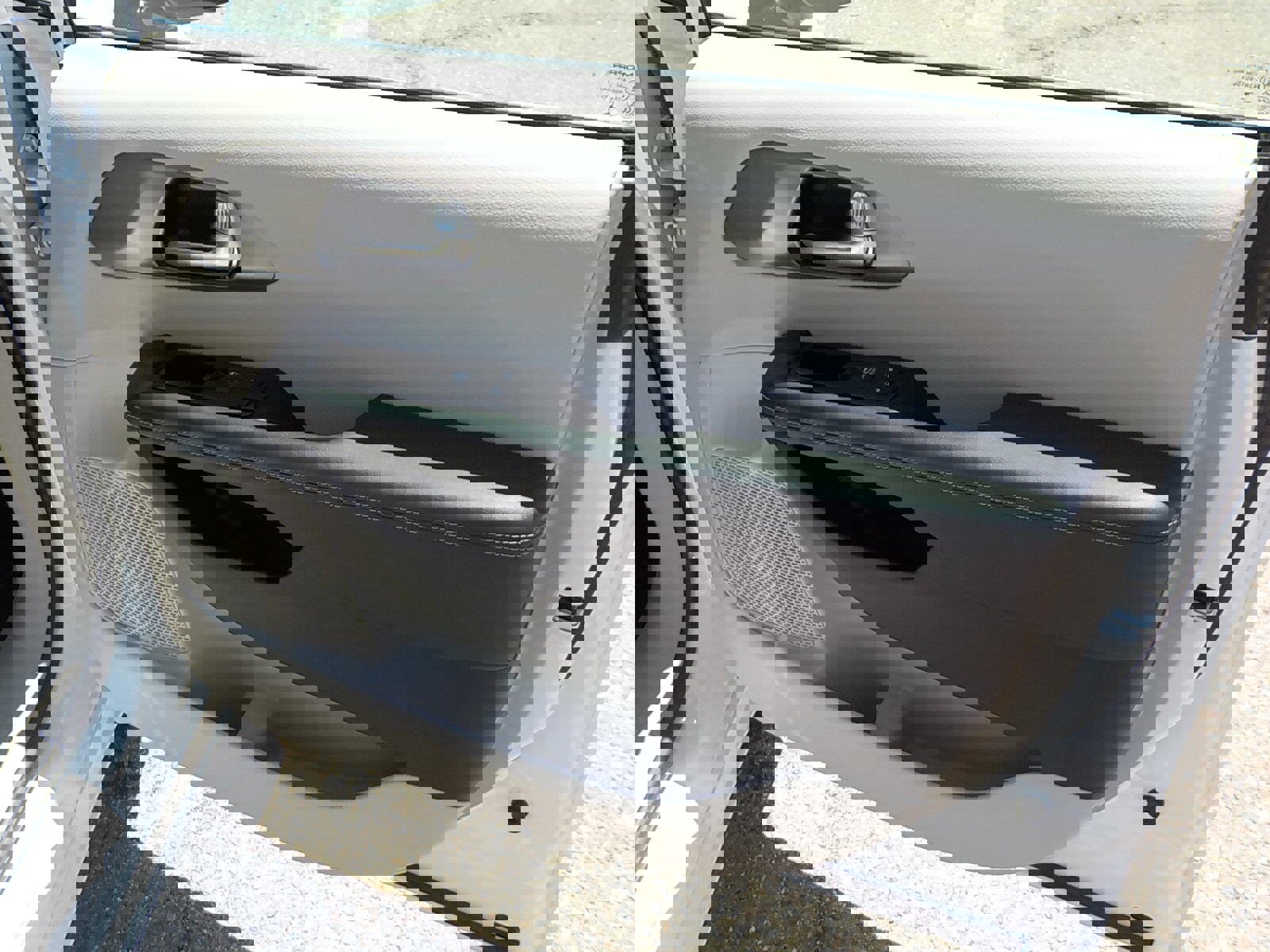 Used 2024 Chrysler Pacifica Touring-L image 16