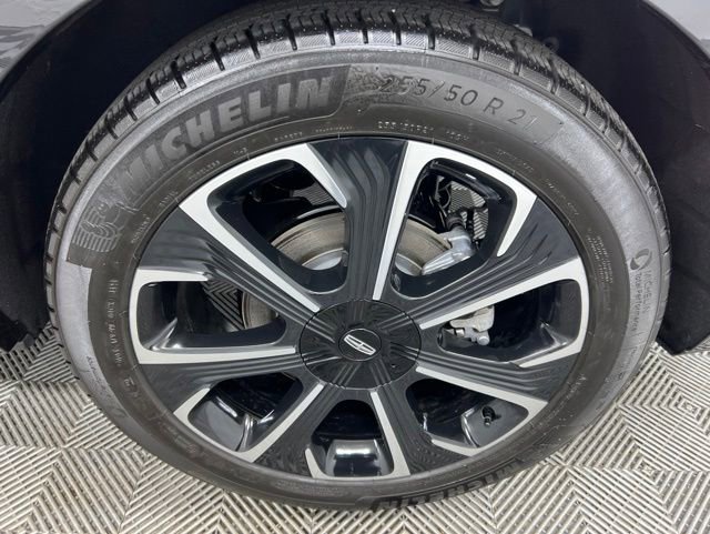 Certified 2025 Lincoln Nautilus Reserve AWD/4WD image 10