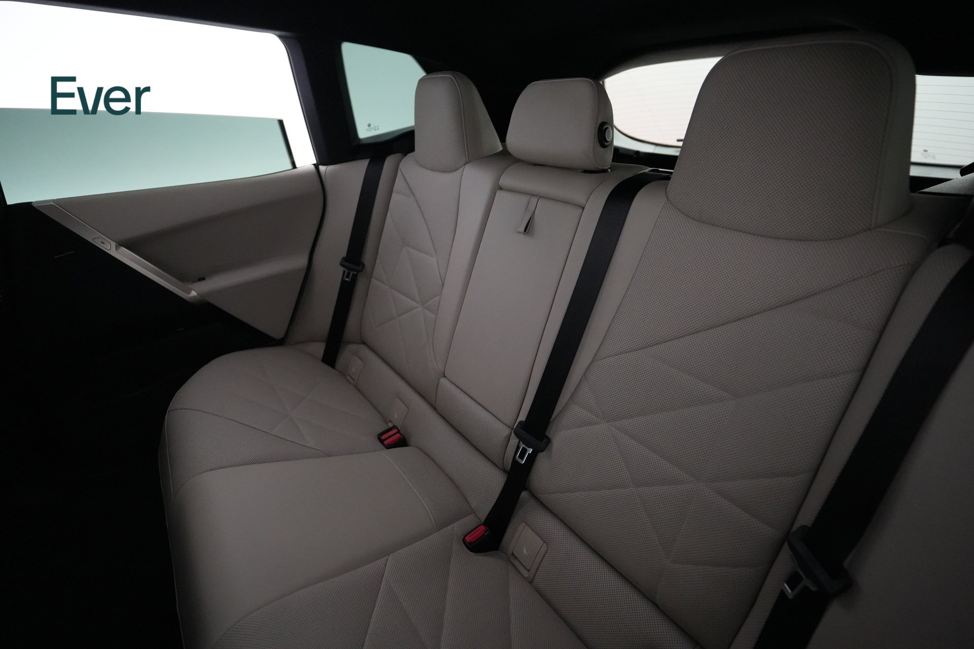 Used 2024 BMW iX xDrive50 w/ Sport Package AWD/4WD image 4