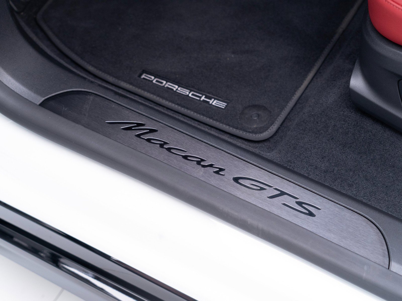 Certified 2026 Porsche Macan GTS Electric image 15