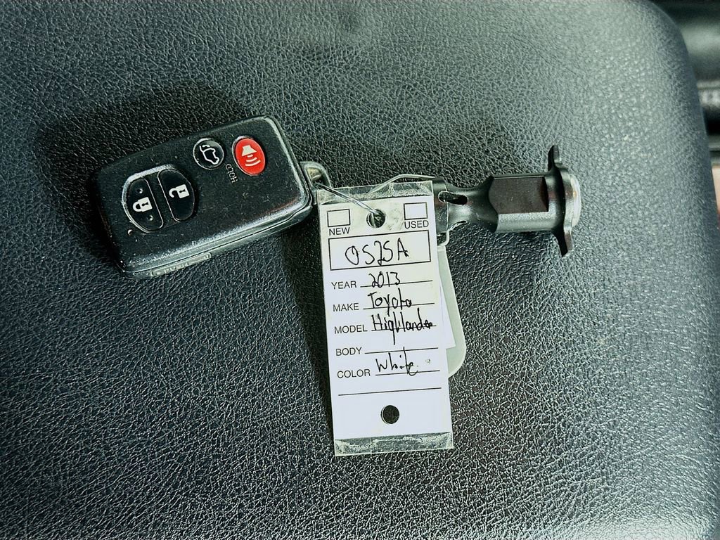 Used 2013 Toyota Highlander Limited image 36