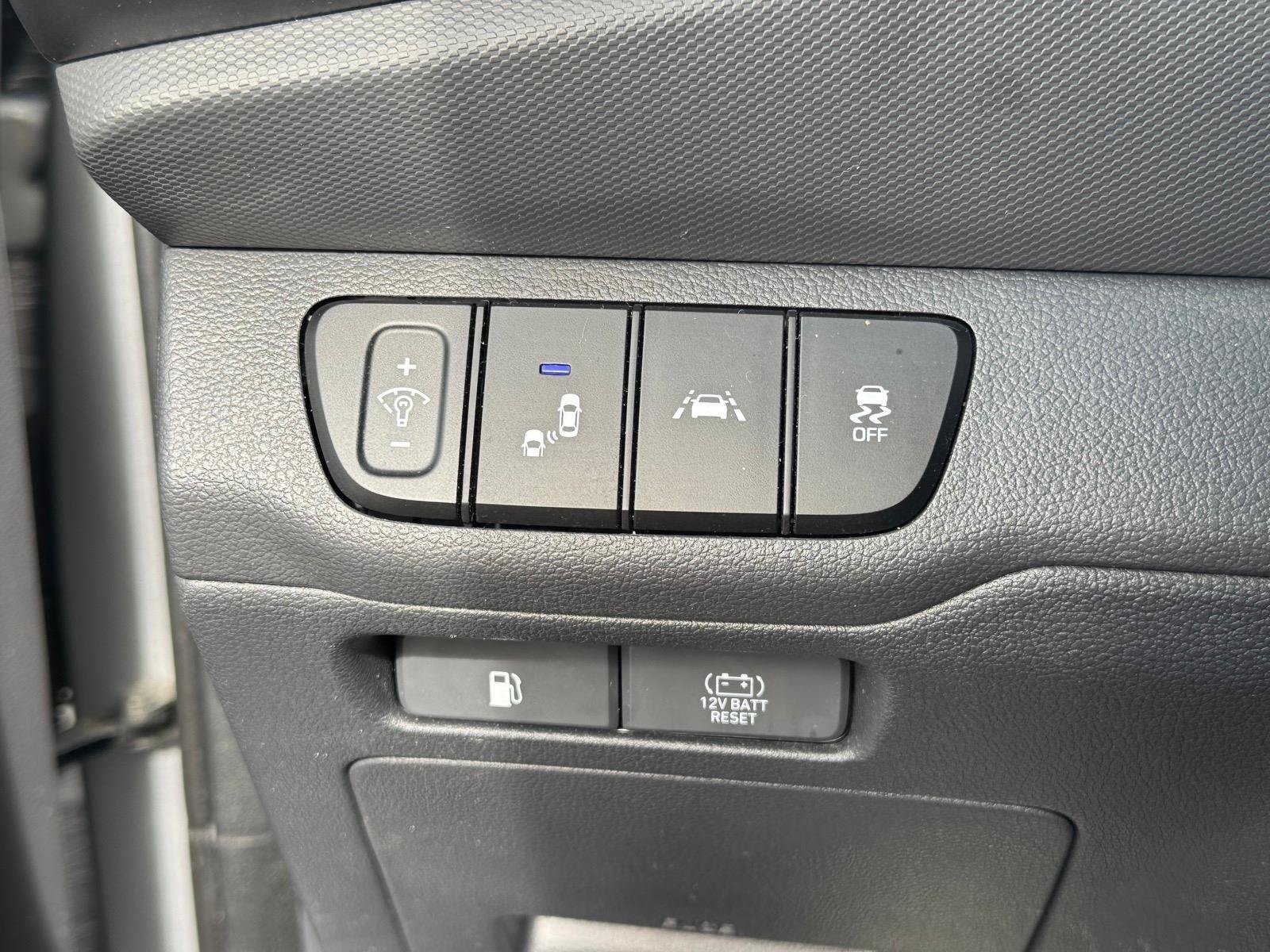 Used 2022 Hyundai Ioniq SE FWD image 16