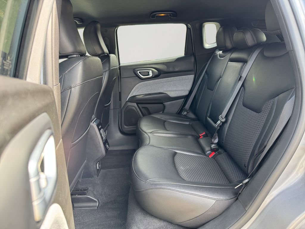 Used 2024 Jeep Compass Latitude image 15