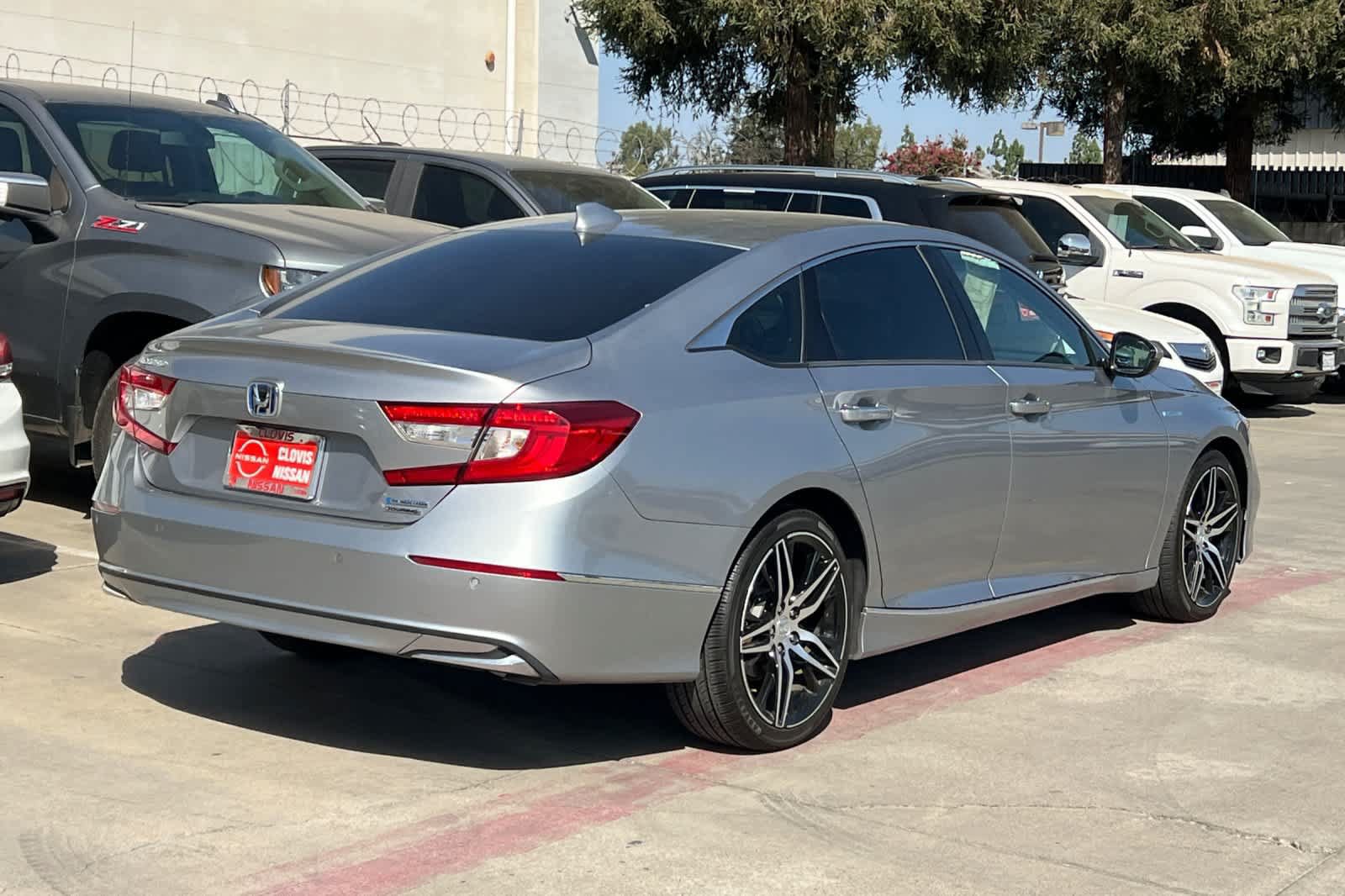 Used 2022 Honda Accord Touring image 3