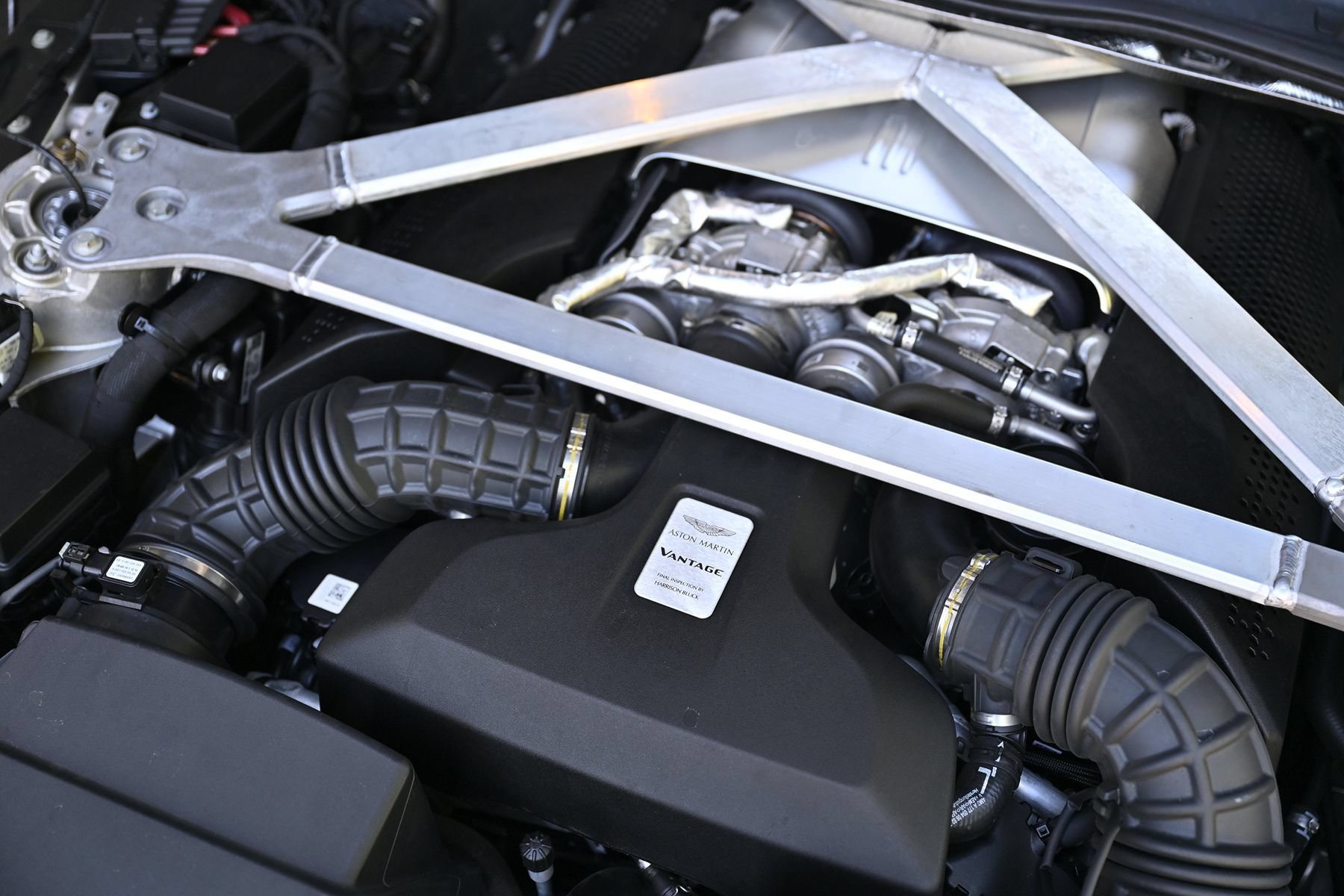 Used 2020 Aston Martin V8 Vantage Coupe RWD image 41