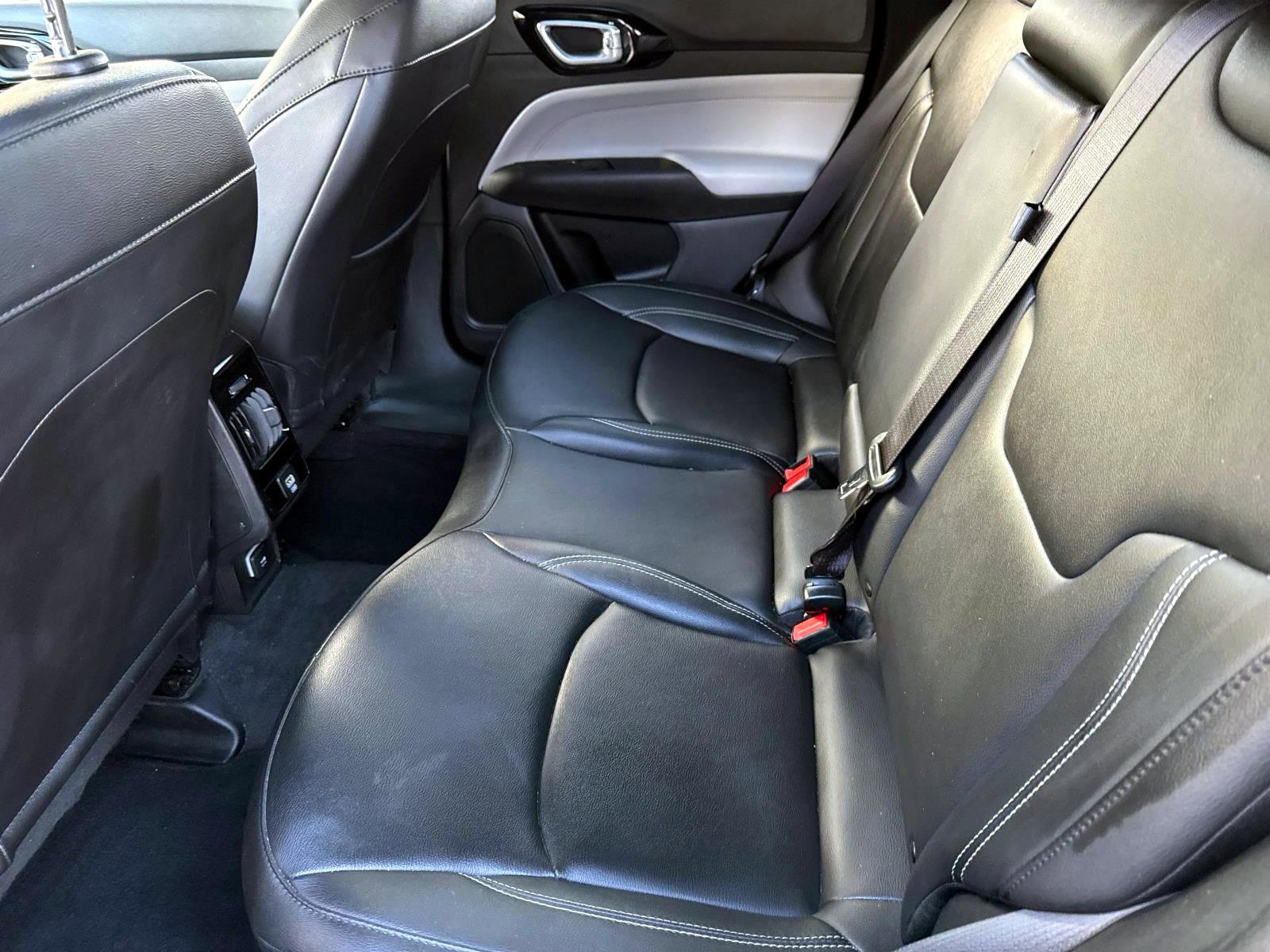 Used 2025 Jeep Compass Limited image 6