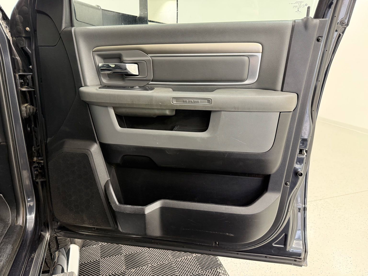 Used 2015 RAM 2500 SLT w/ Luxury Group image 28