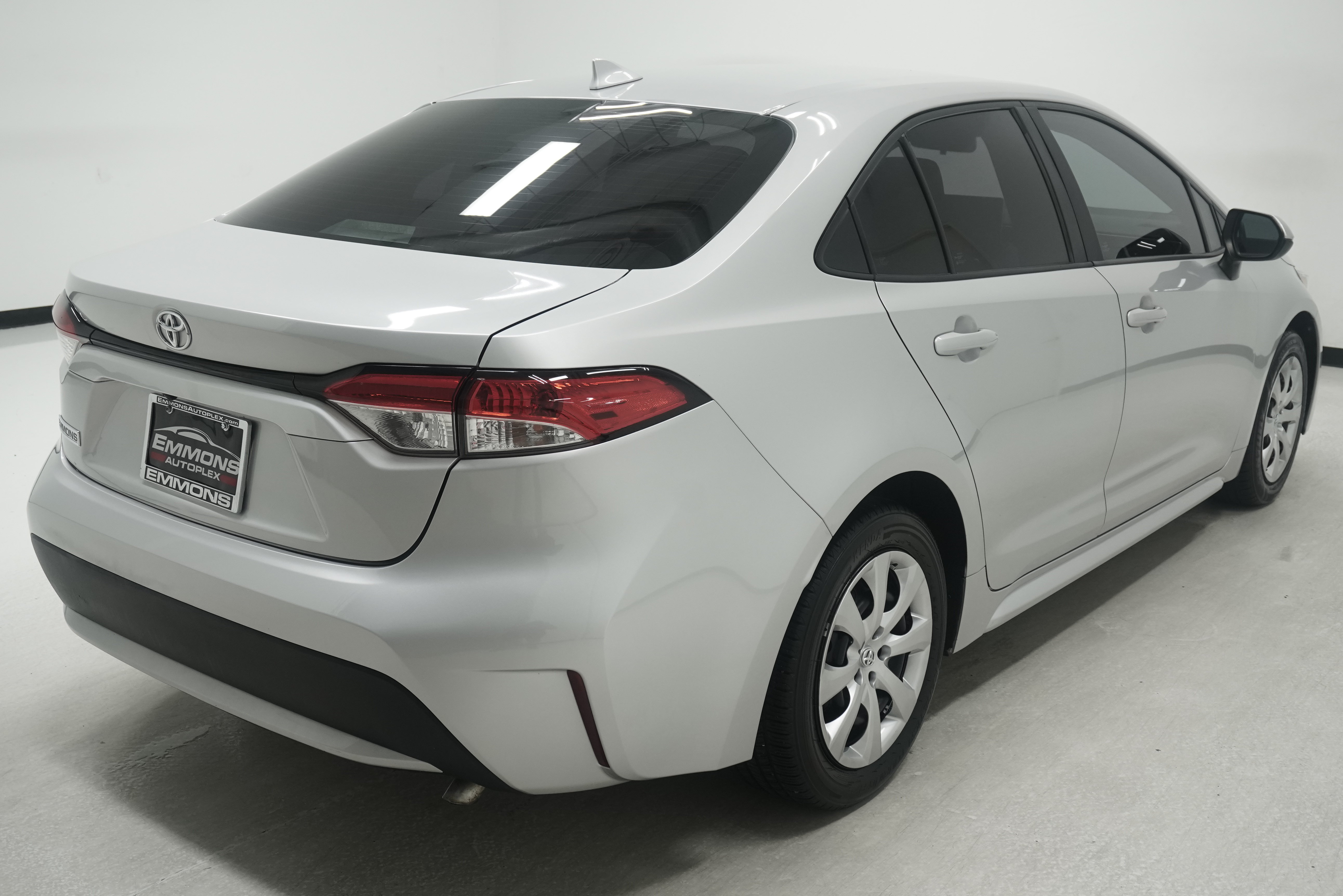 Used 2020 Toyota Corolla LE FWD image 4