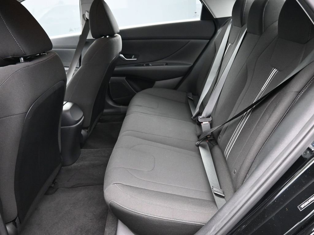 Used 2023 Hyundai Elantra SEL w/ Cargo Package image 12