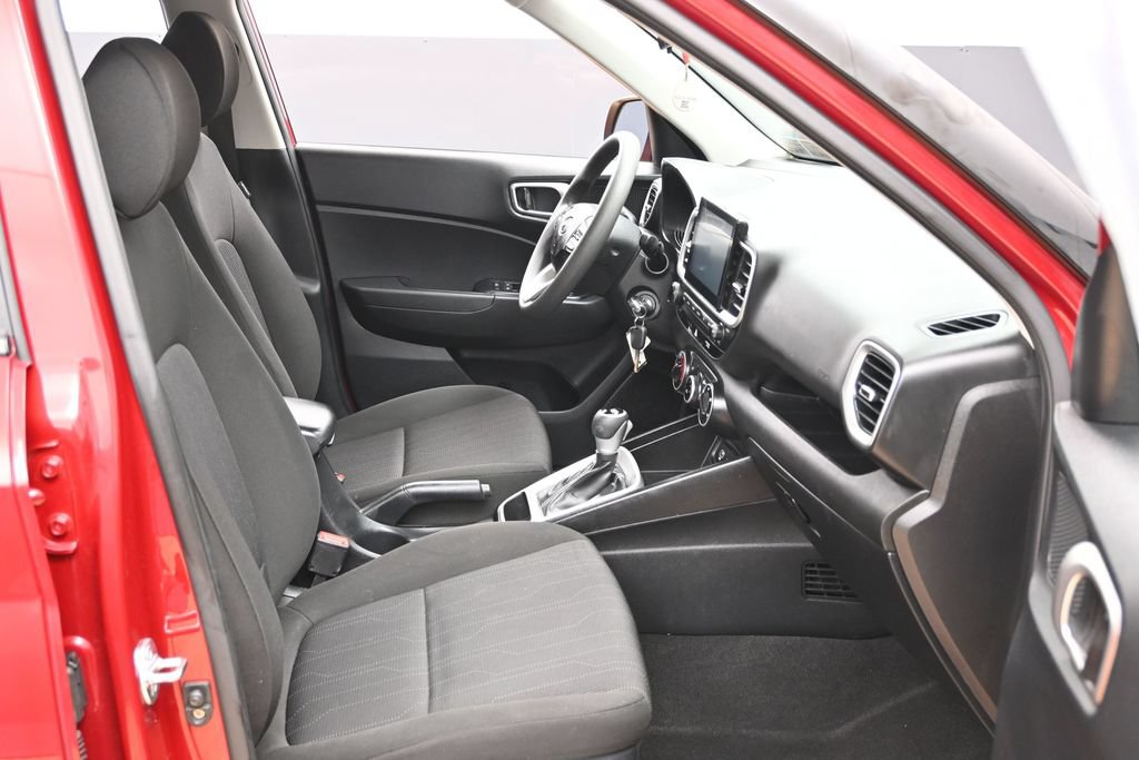 Used 2025 Hyundai Venue SE FWD image 31