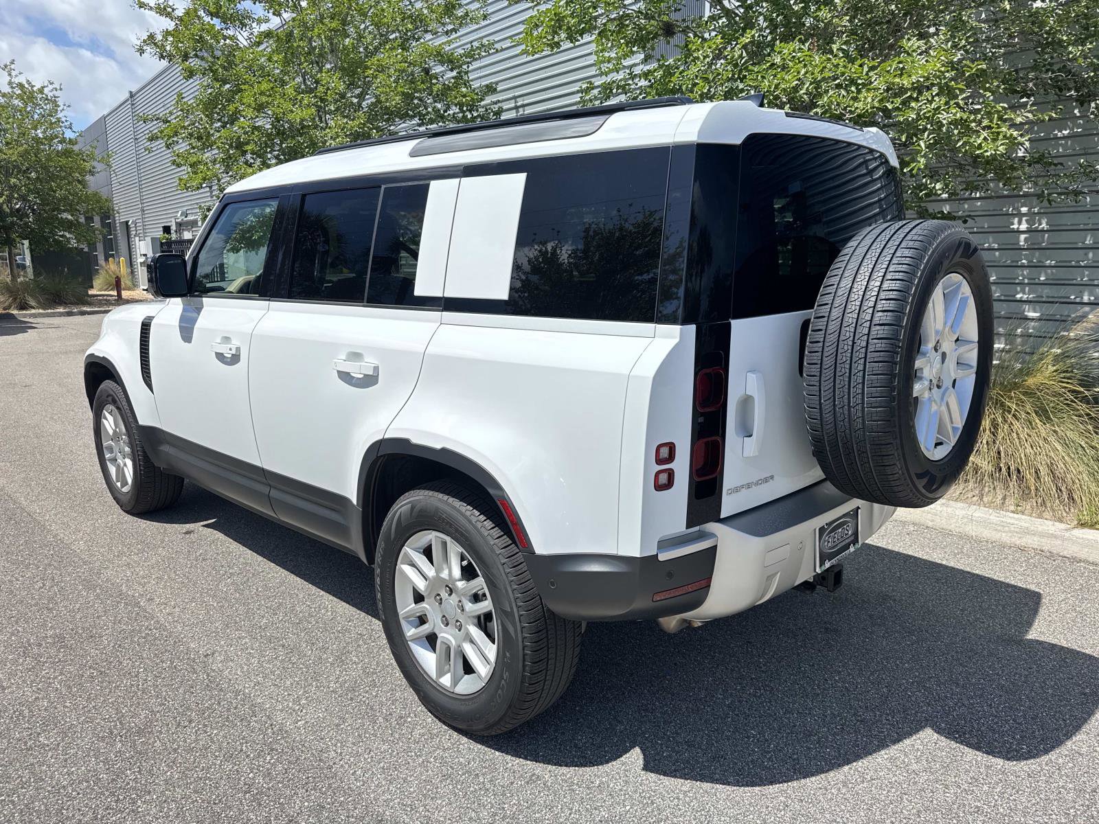 Certified 2025 Land Rover Defender 110 S AWD/4WD image 3