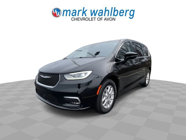 Used 2024 Chrysler Pacifica Touring-L image 4