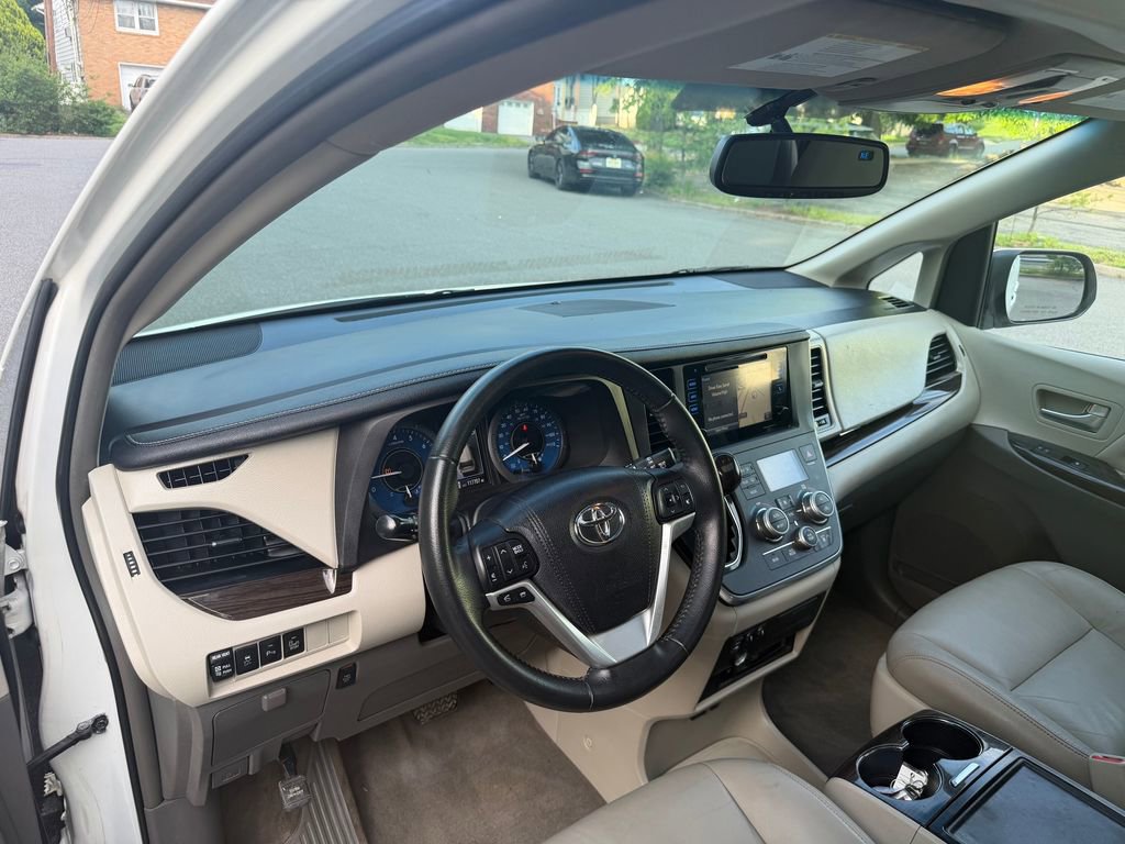 Used 2015 Toyota Sienna XLE Premium AWD/4WD image 14