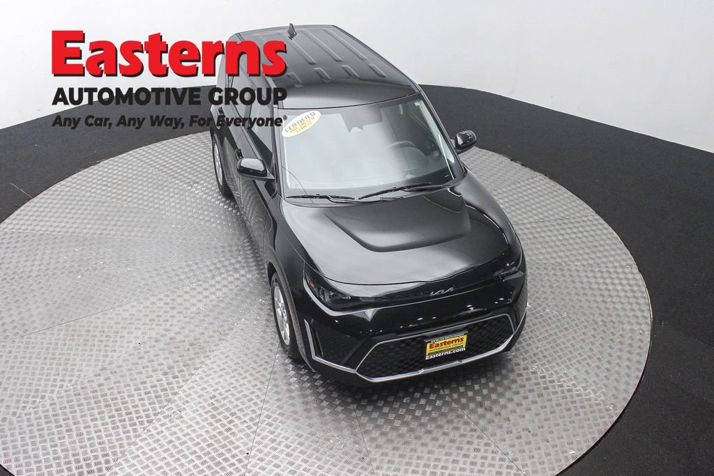 Used 2025 Kia Soul LX w/ LX Technology Package FWD image 3