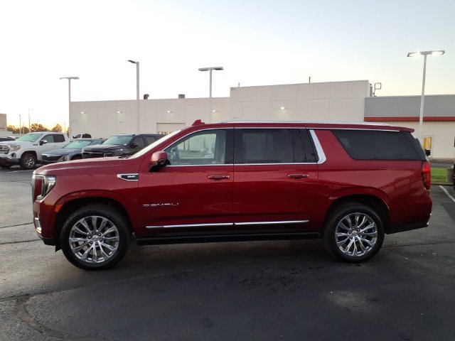 Used 2024 GMC Yukon XL Denali w/ Advanced Technology Package AWD/4WD image 10