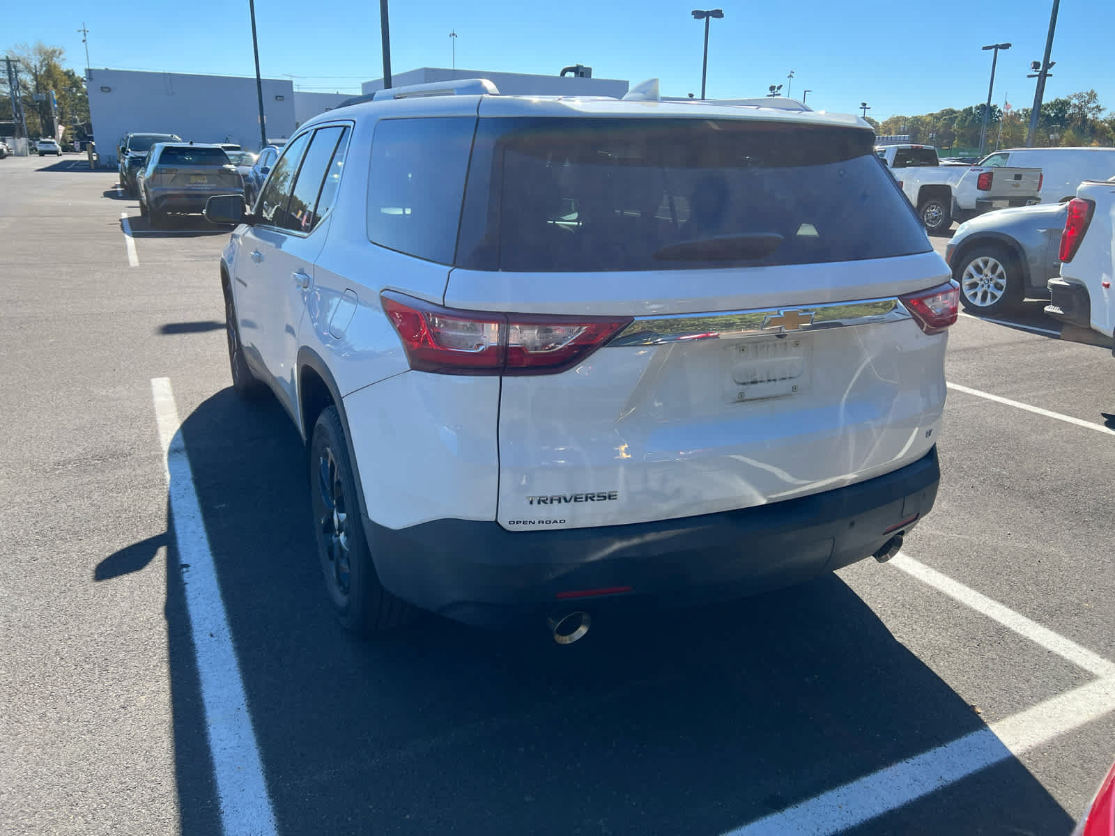Used 2018 Chevrolet Traverse LT FWD image 3
